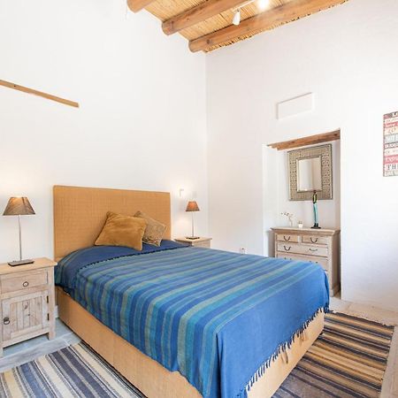 The Carob Tree Villa - Rustic Luxury Home With Access To Pool And Restaurant Larnaca Esterno foto