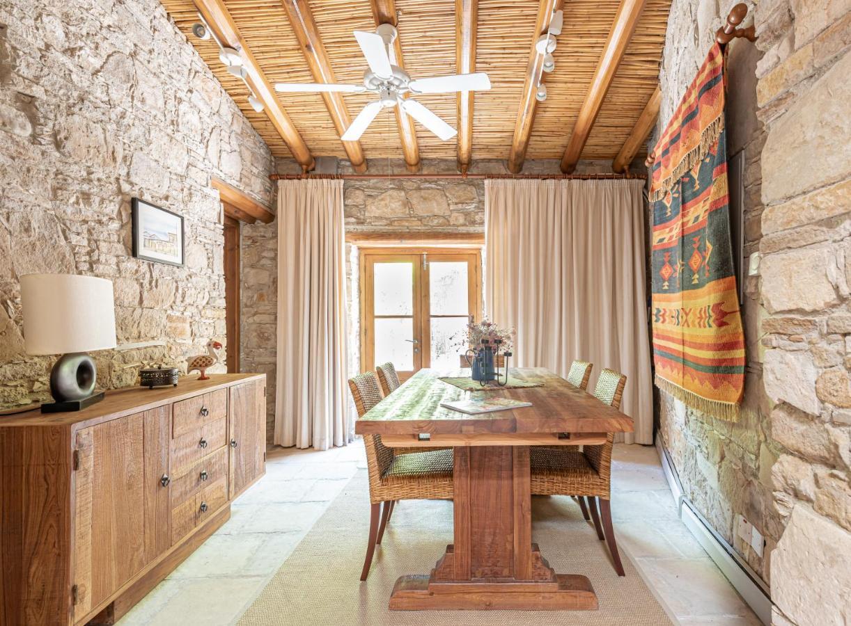The Carob Tree Villa - Rustic Luxury Home With Access To Pool And Restaurant Larnaca Esterno foto