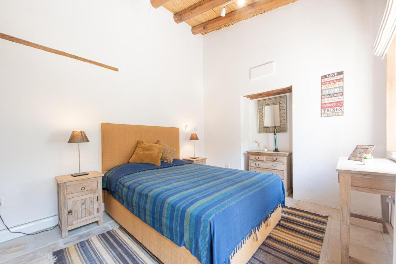 The Carob Tree Villa - Rustic Luxury Home With Access To Pool And Restaurant Larnaca Esterno foto