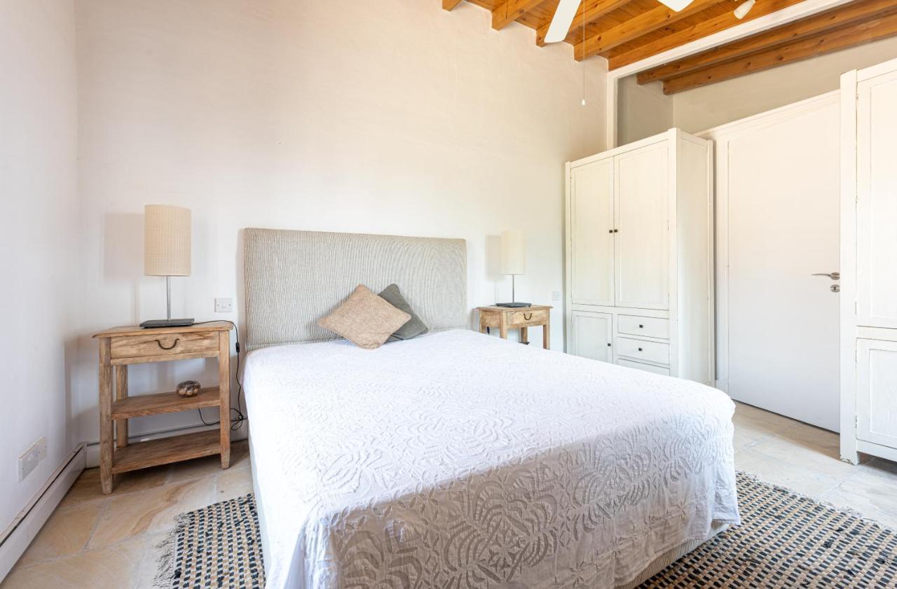 The Carob Tree Villa - Rustic Luxury Home With Access To Pool And Restaurant Larnaca Esterno foto