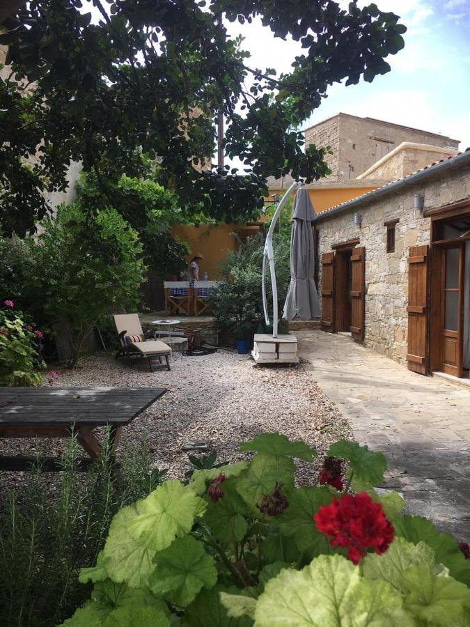 The Carob Tree Villa - Rustic Luxury Home With Access To Pool And Restaurant Larnaca Esterno foto