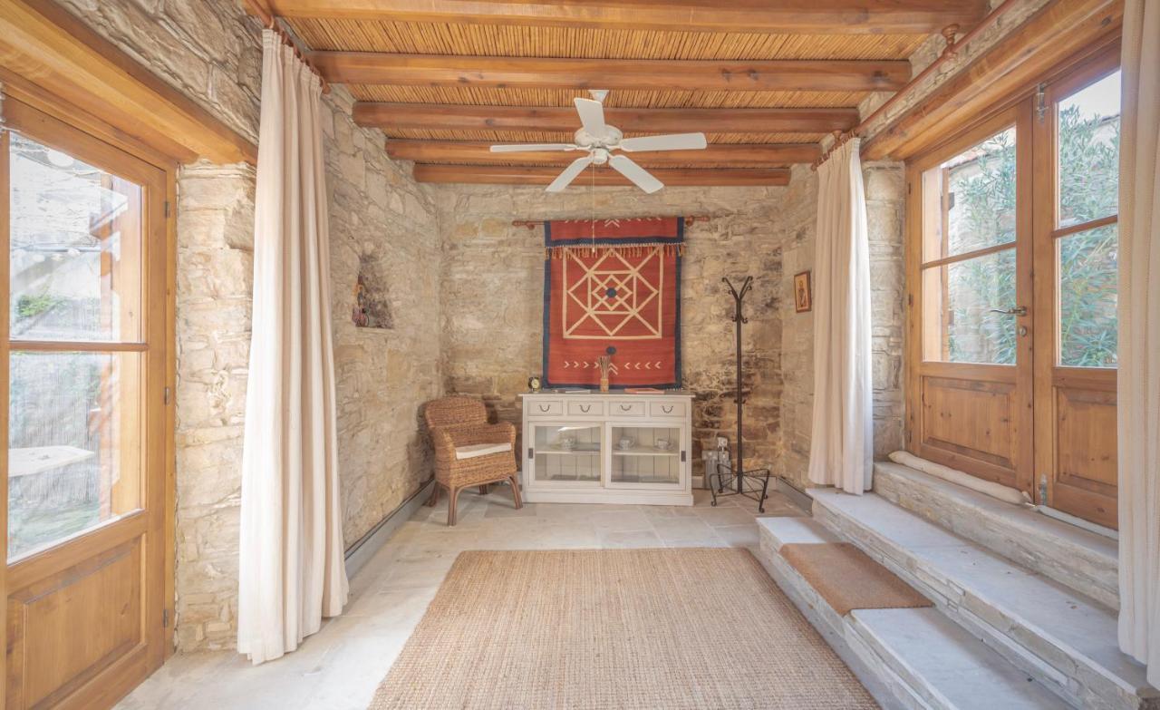 The Carob Tree Villa - Rustic Luxury Home With Access To Pool And Restaurant Larnaca Esterno foto