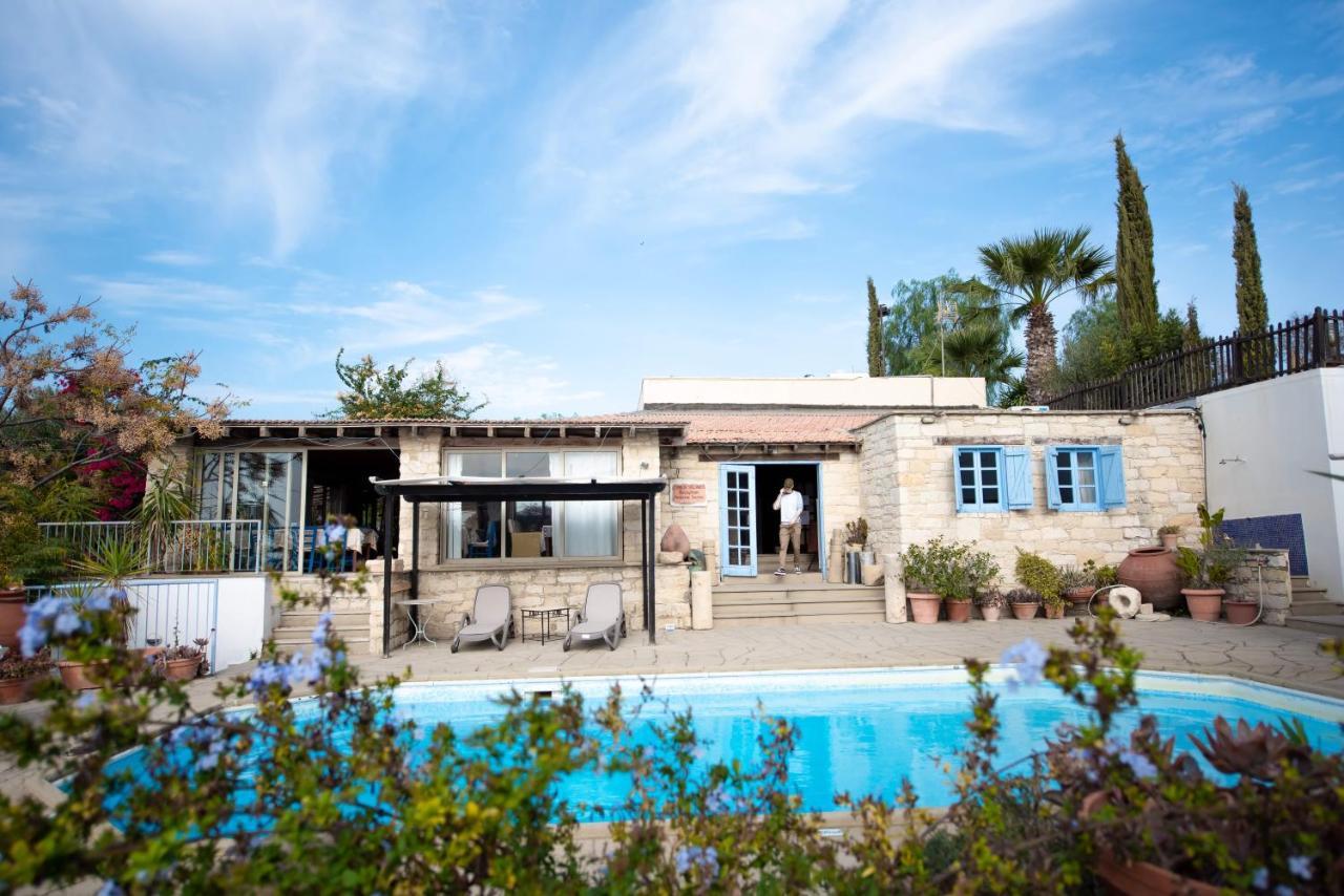The Carob Tree Villa - Rustic Luxury Home With Access To Pool And Restaurant Larnaca Esterno foto